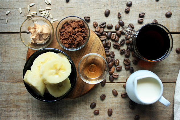 holiday peppermint smoothie with cold brew coffee